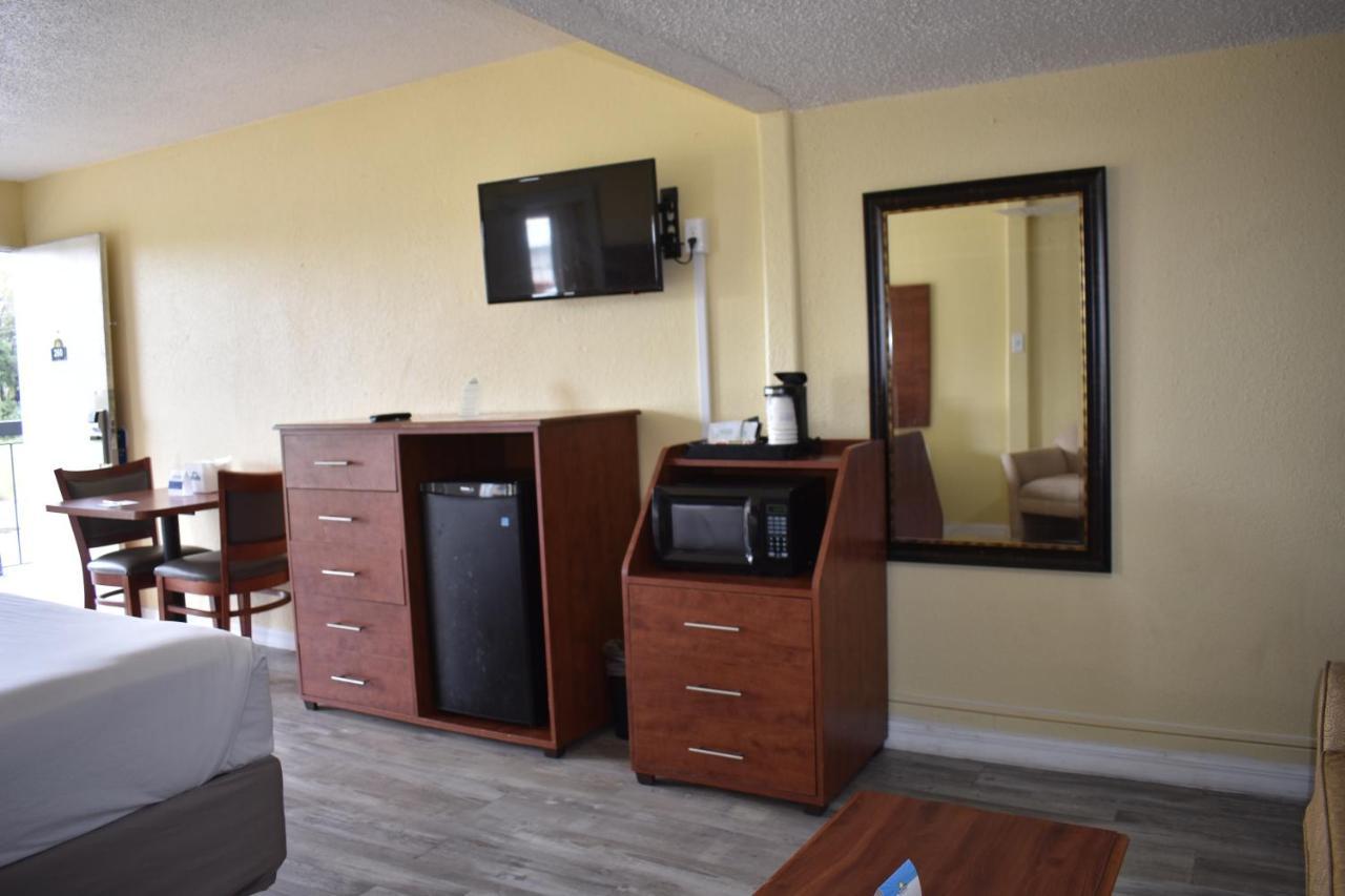 Days Inn By Wyndham Wildwood I-75 Екстериор снимка