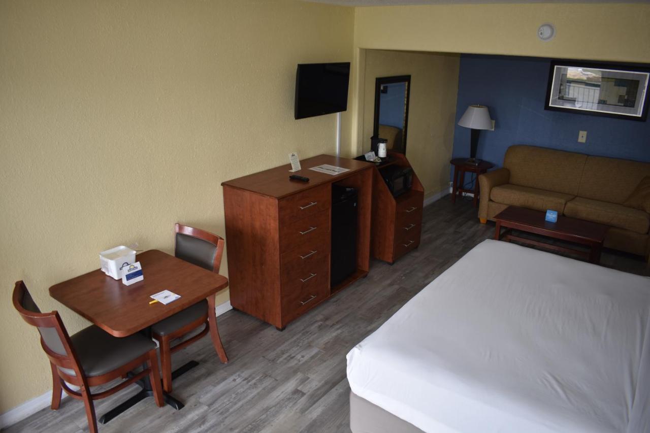 Days Inn By Wyndham Wildwood I-75 Екстериор снимка