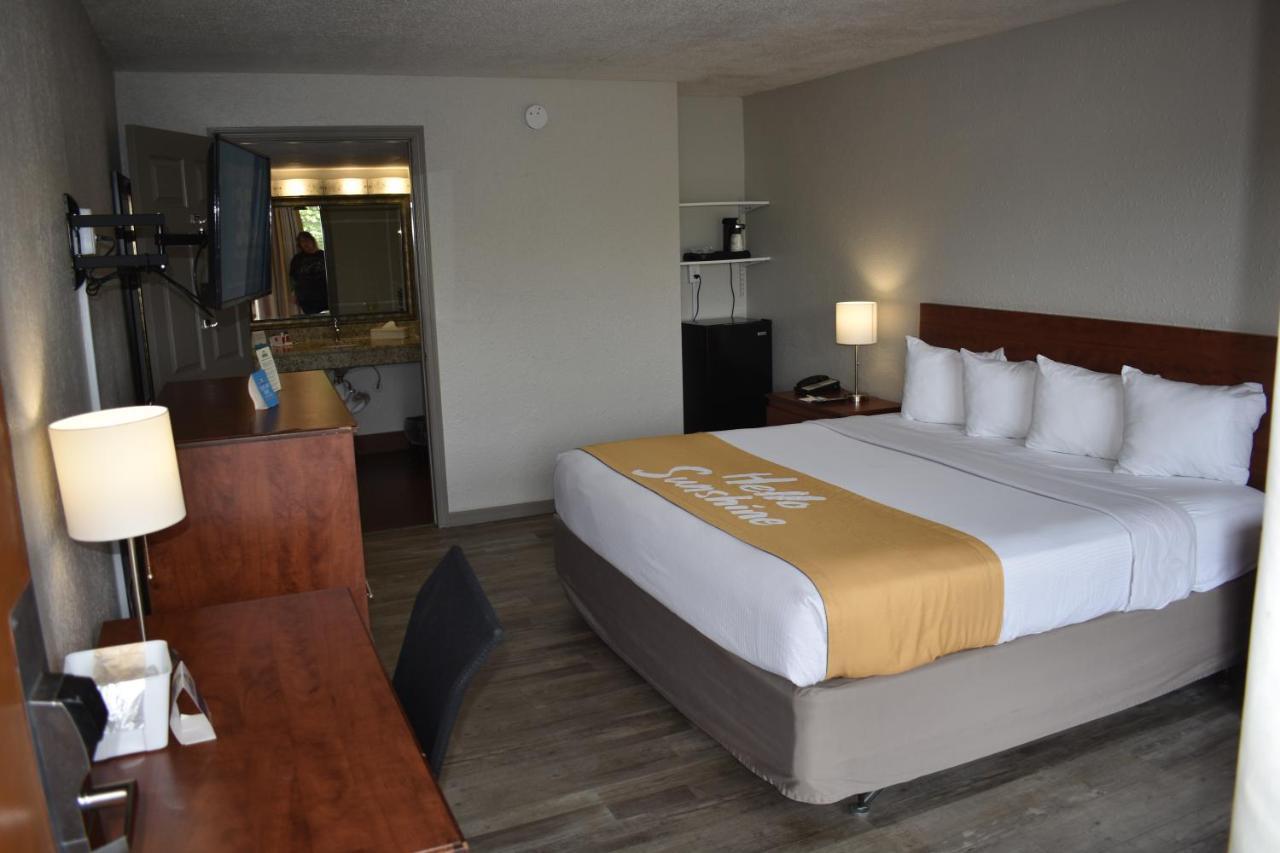Days Inn By Wyndham Wildwood I-75 Екстериор снимка
