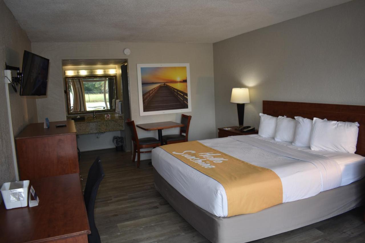 Days Inn By Wyndham Wildwood I-75 Екстериор снимка