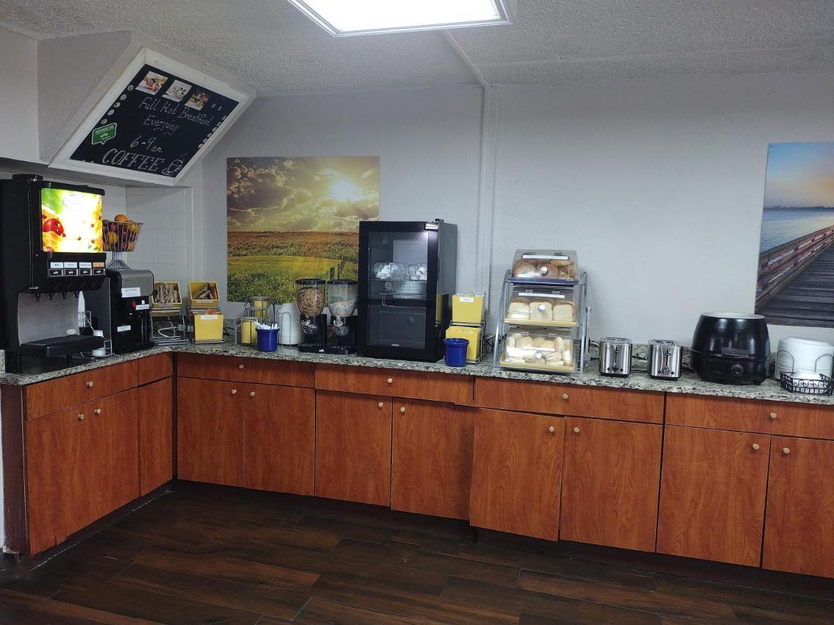 Days Inn By Wyndham Wildwood I-75 Екстериор снимка