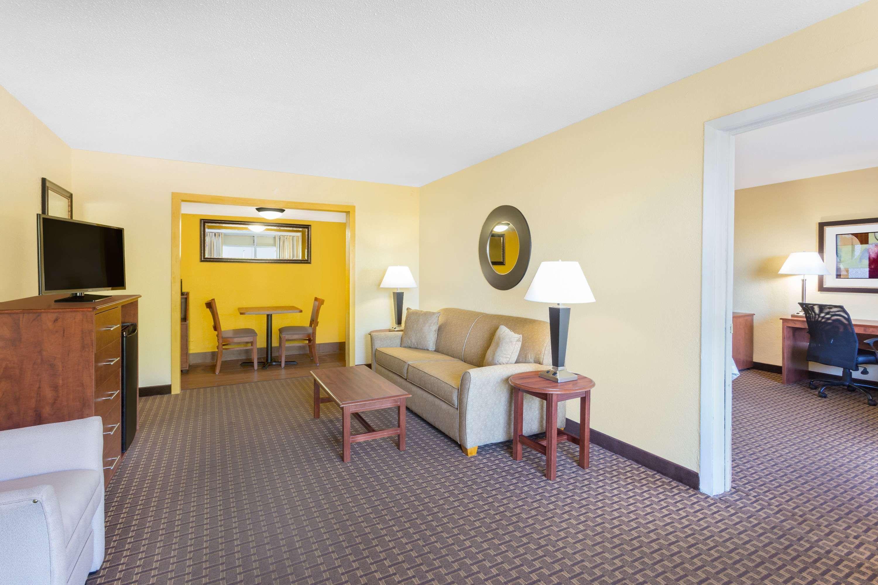 Days Inn By Wyndham Wildwood I-75 Екстериор снимка