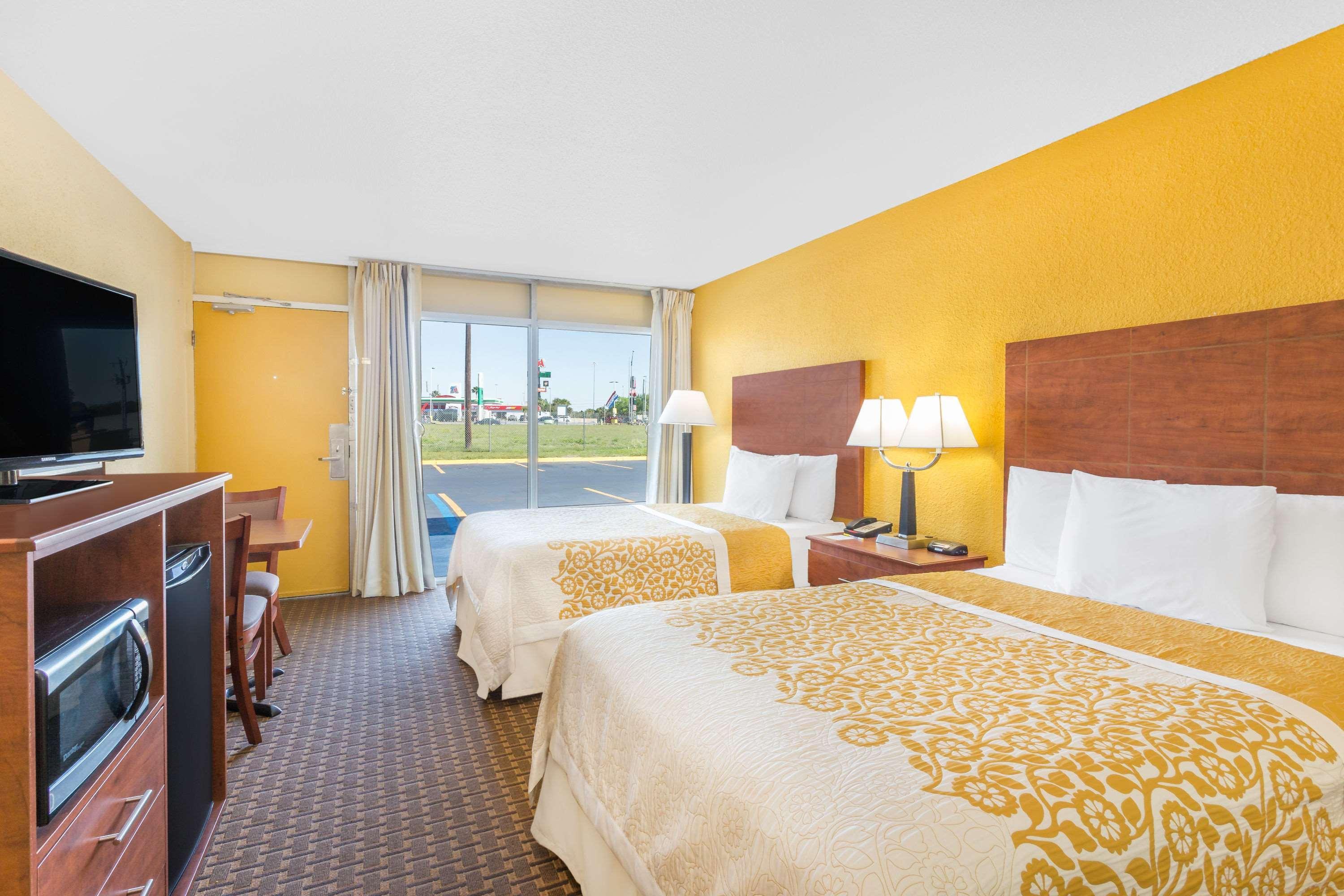 Days Inn By Wyndham Wildwood I-75 Екстериор снимка