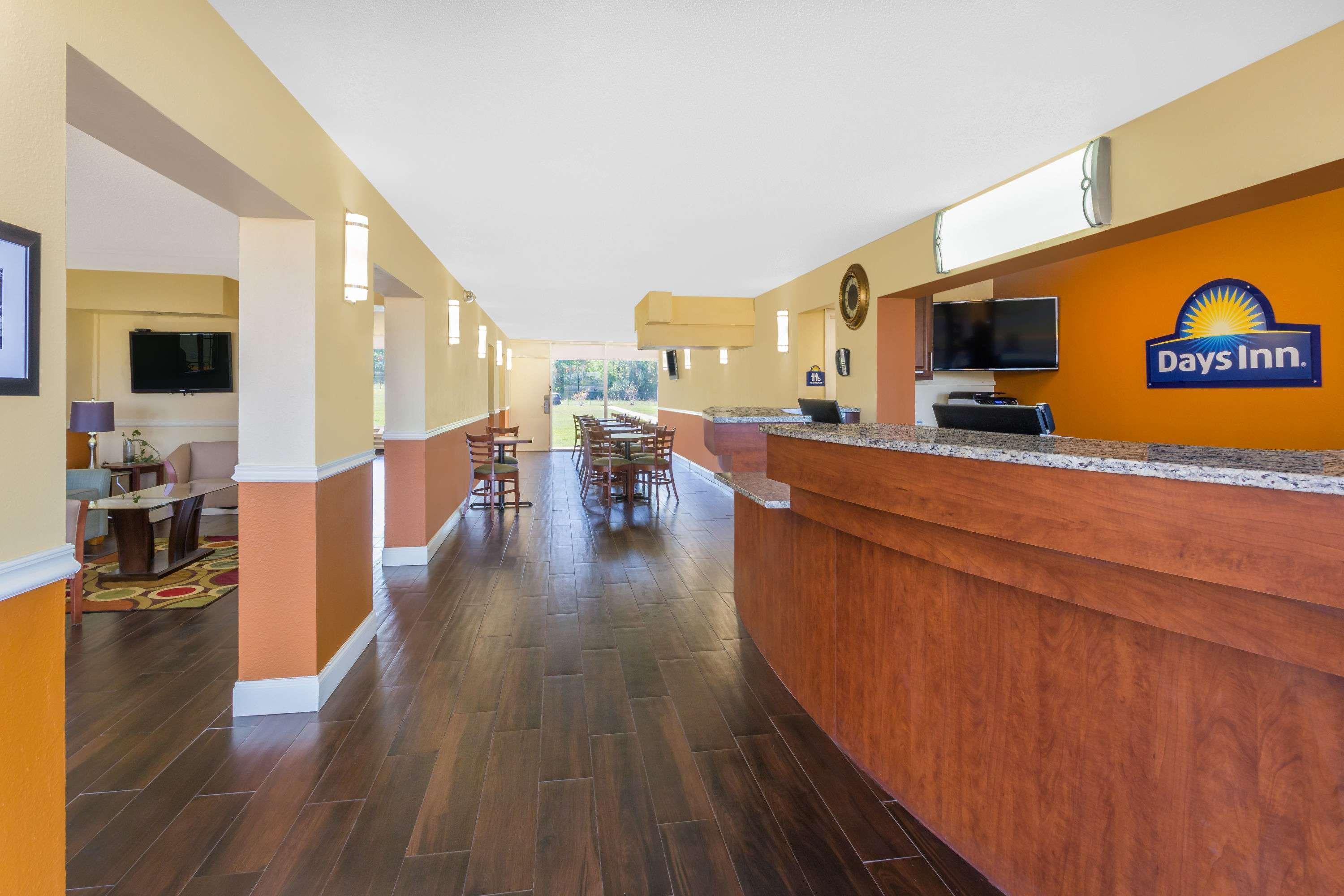 Days Inn By Wyndham Wildwood I-75 Екстериор снимка
