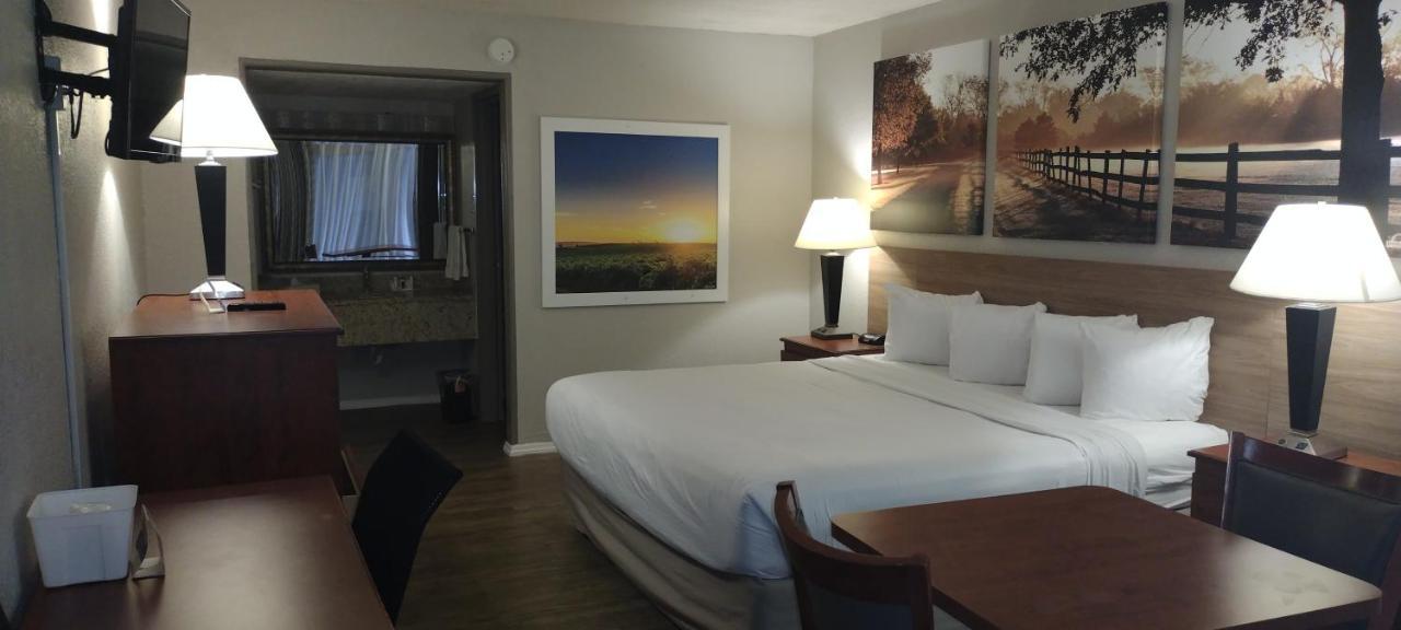 Days Inn By Wyndham Wildwood I-75 Екстериор снимка