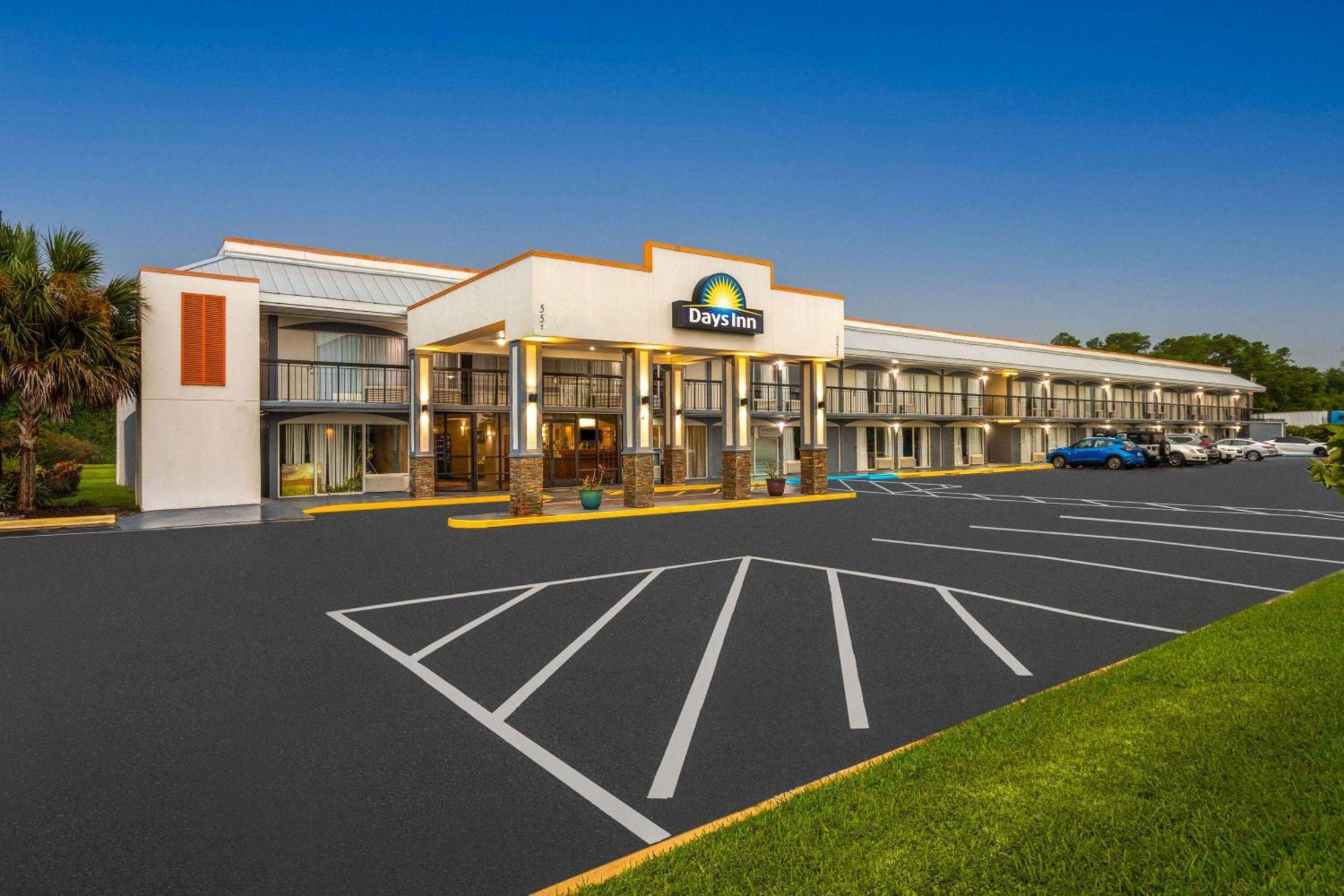 Days Inn By Wyndham Wildwood I-75 Екстериор снимка