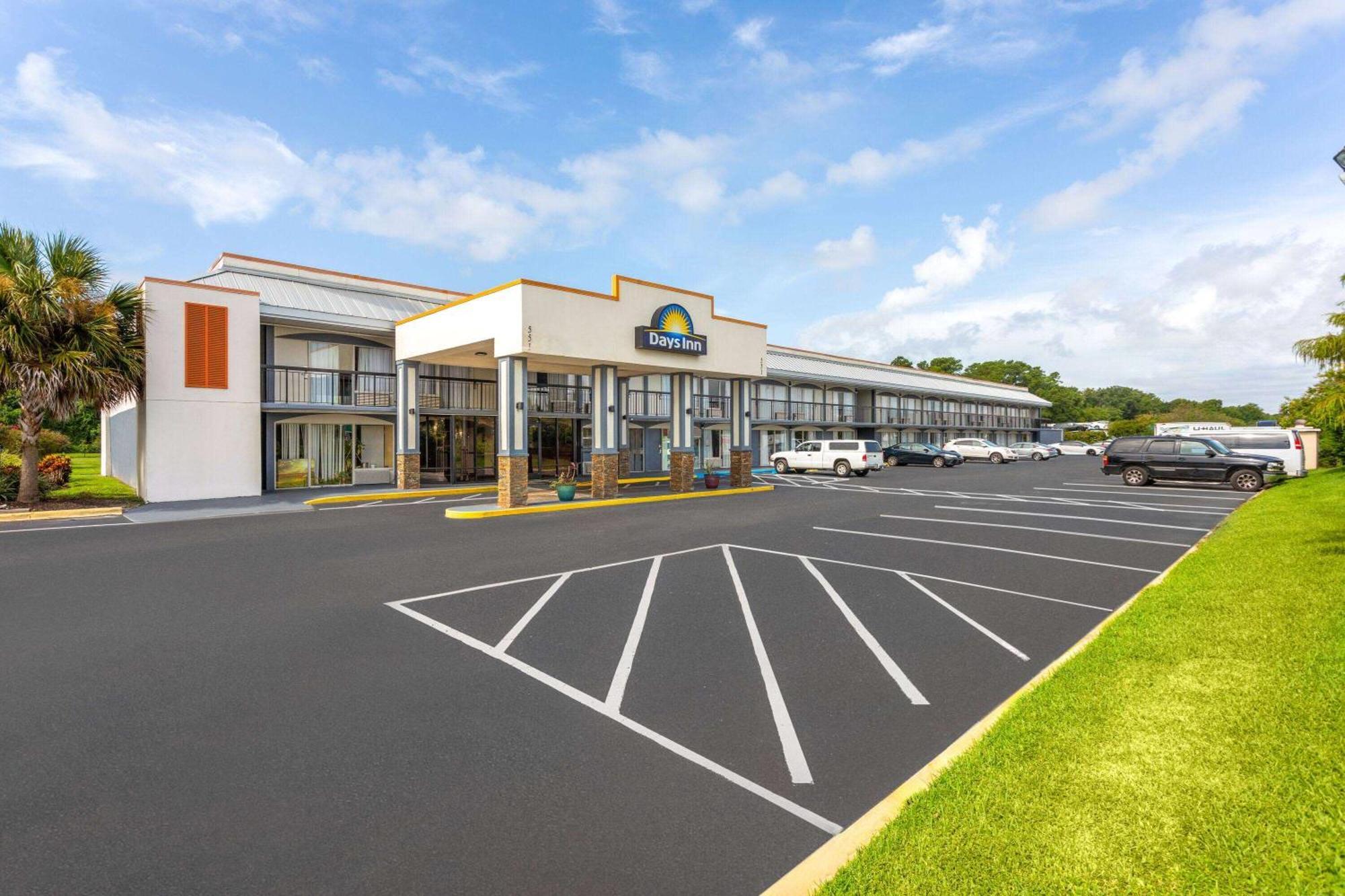 Days Inn By Wyndham Wildwood I-75 Екстериор снимка