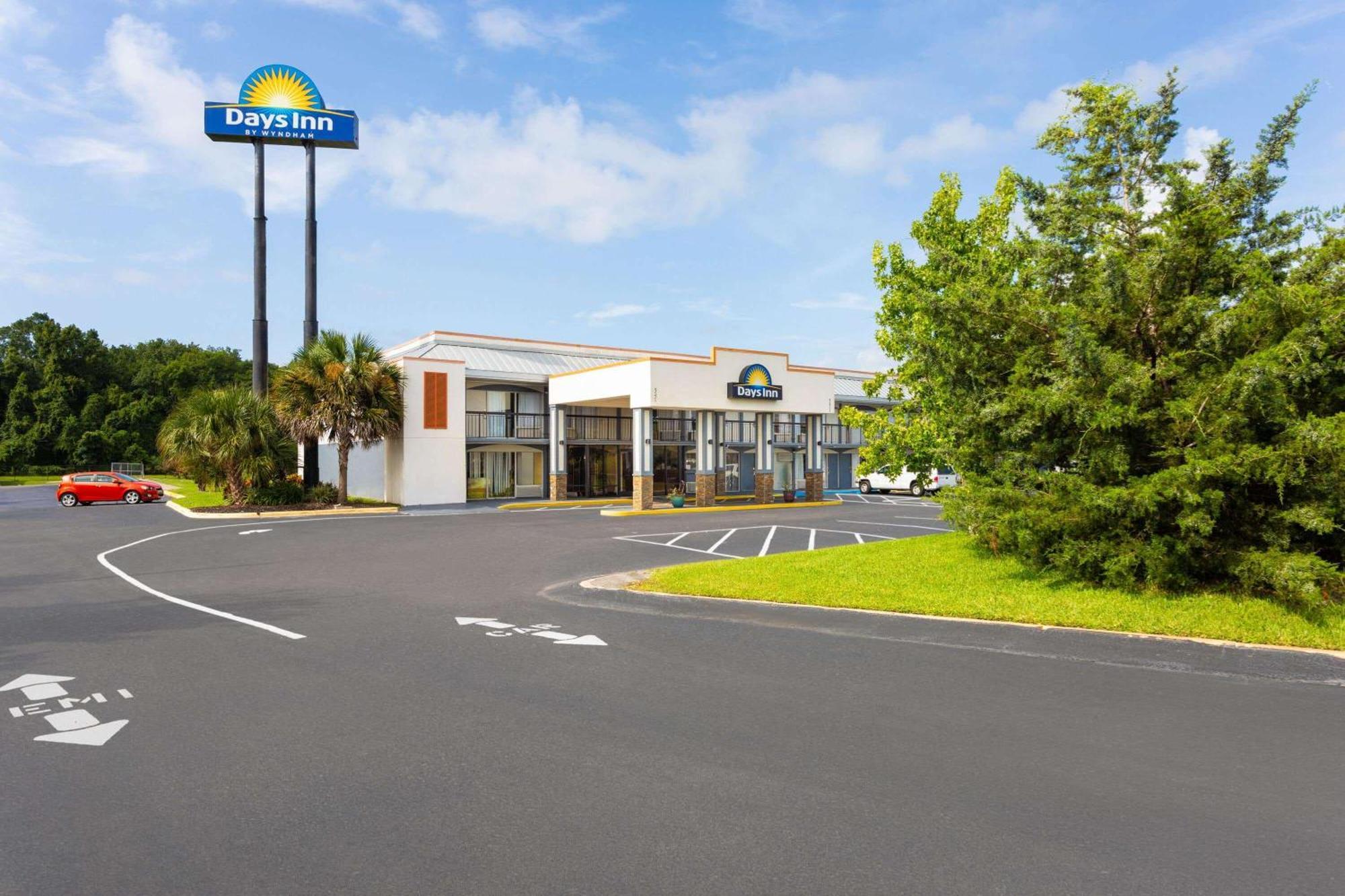 Days Inn By Wyndham Wildwood I-75 Екстериор снимка