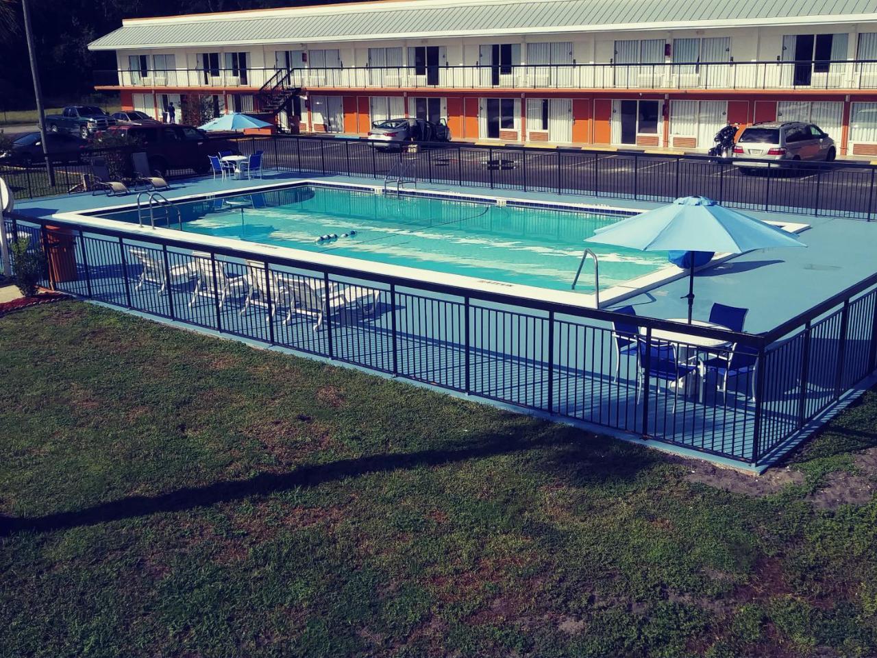 Days Inn By Wyndham Wildwood I-75 Екстериор снимка